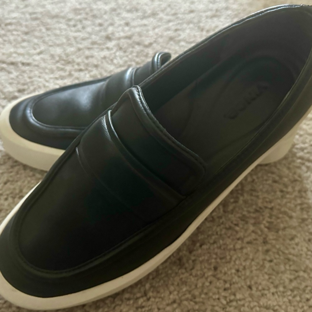 Vince Ghita  slip on size 8